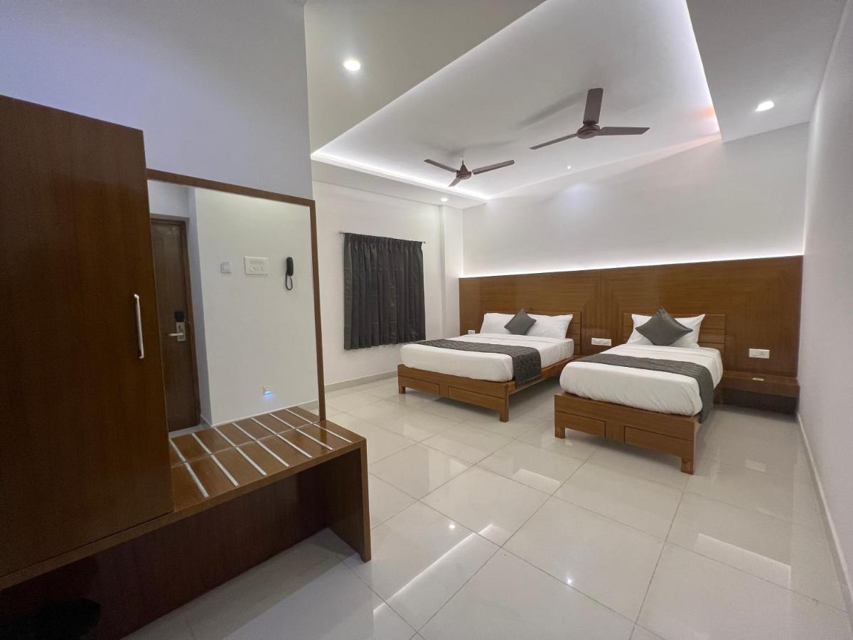 Le Hotel Host Tiruchirappalli Exterior photo