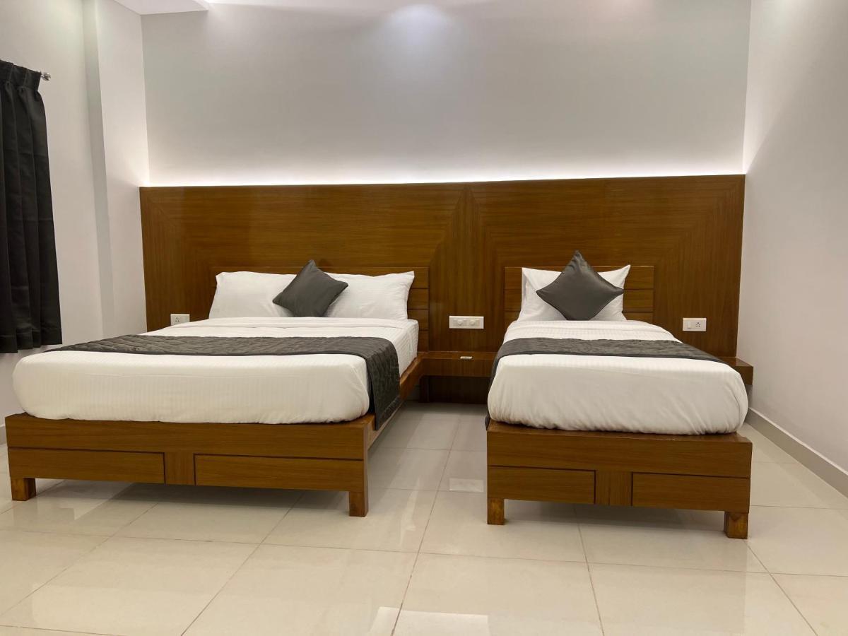 Le Hotel Host Tiruchirappalli Exterior photo