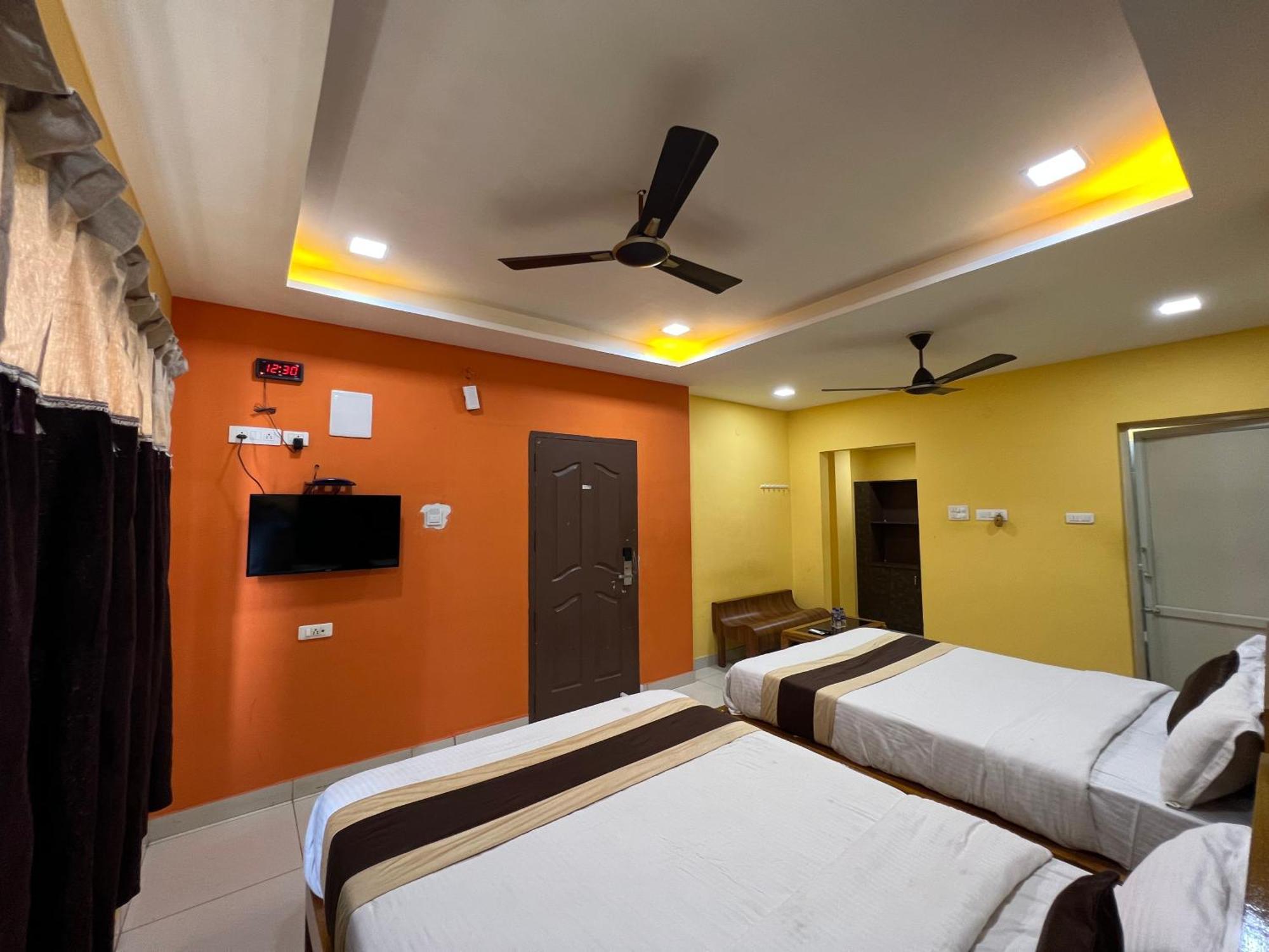 Le Hotel Host Tiruchirappalli Exterior photo